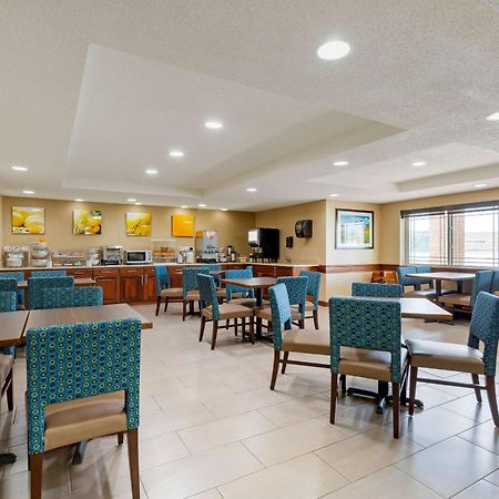Comfort Inn & Suites Milford Exterior photo