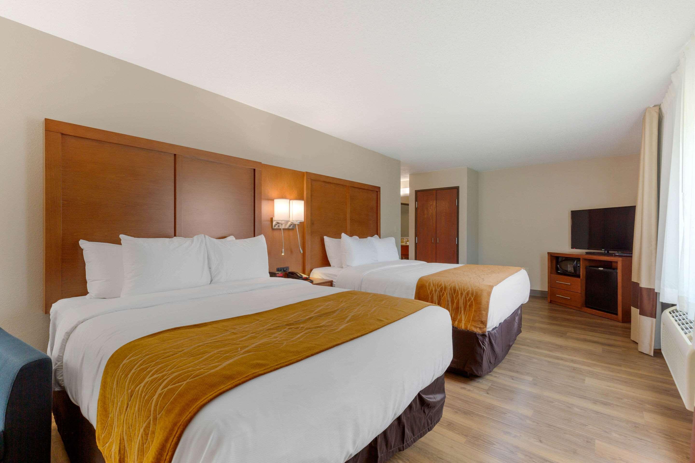 Comfort Inn & Suites Milford Exterior photo