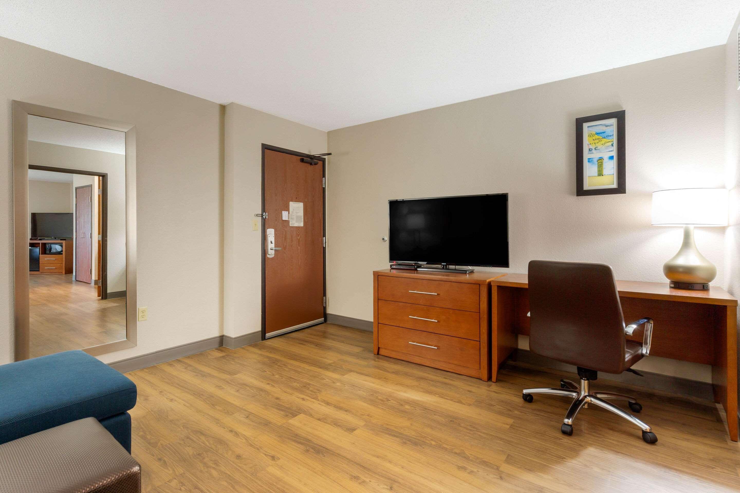 Comfort Inn & Suites Milford Exterior photo