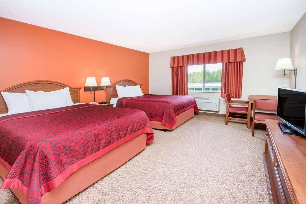 Comfort Inn & Suites Milford Exterior photo