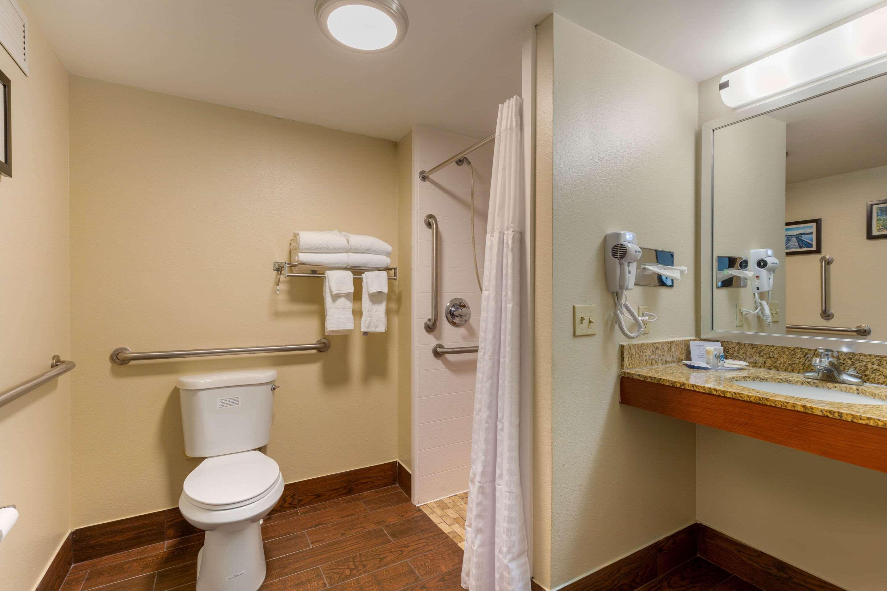 Comfort Inn & Suites Milford Exterior photo