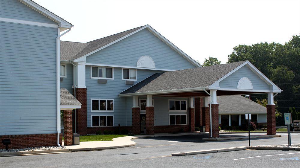Comfort Inn & Suites Milford Exterior photo