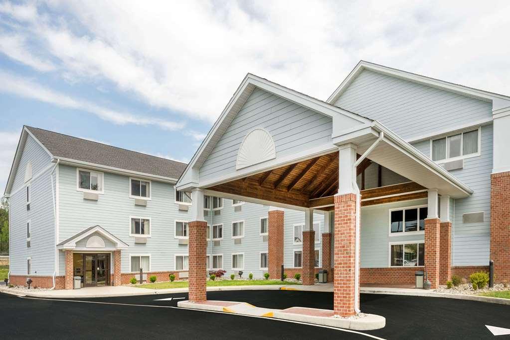 Comfort Inn & Suites Milford Exterior photo