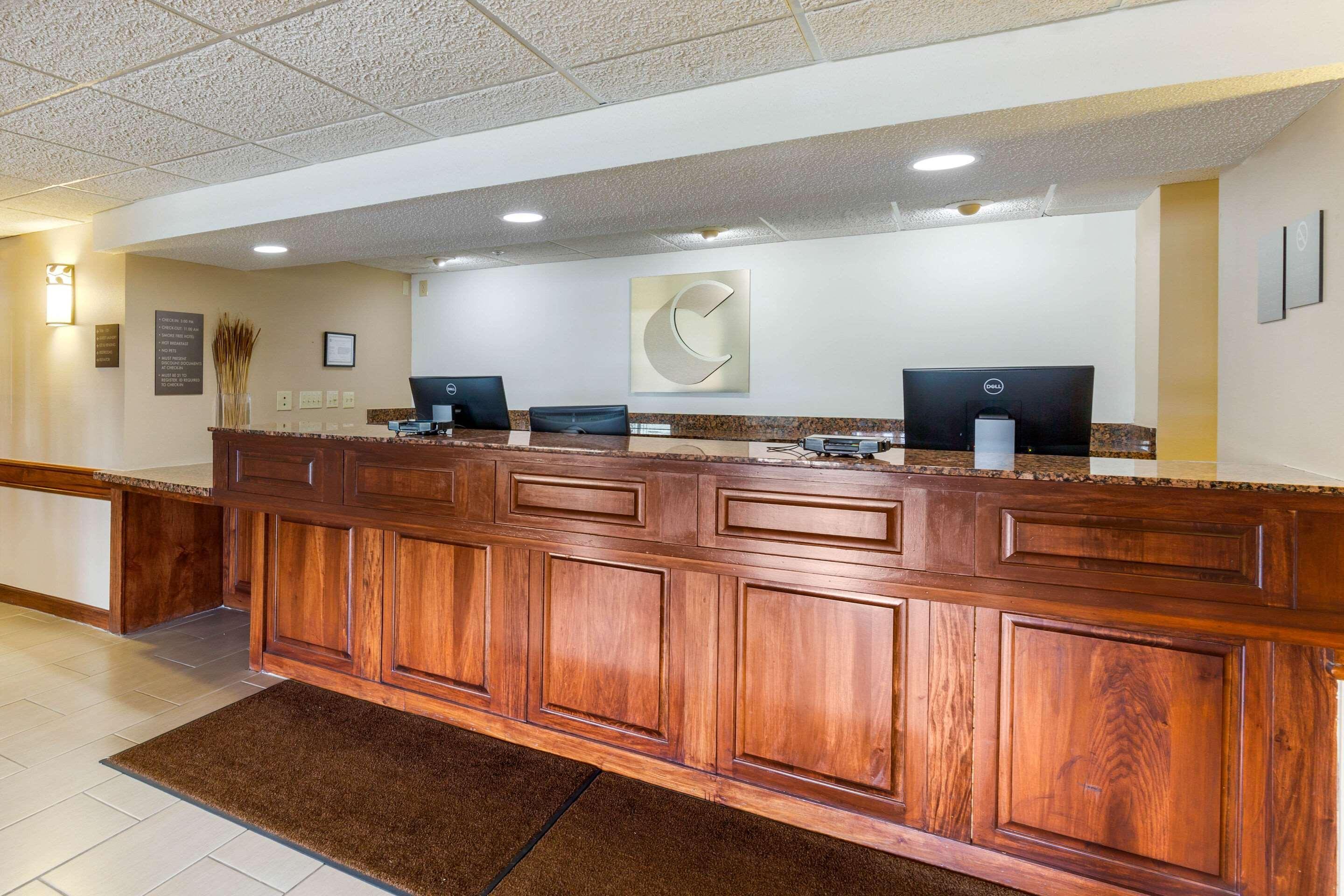 Comfort Inn & Suites Milford Exterior photo