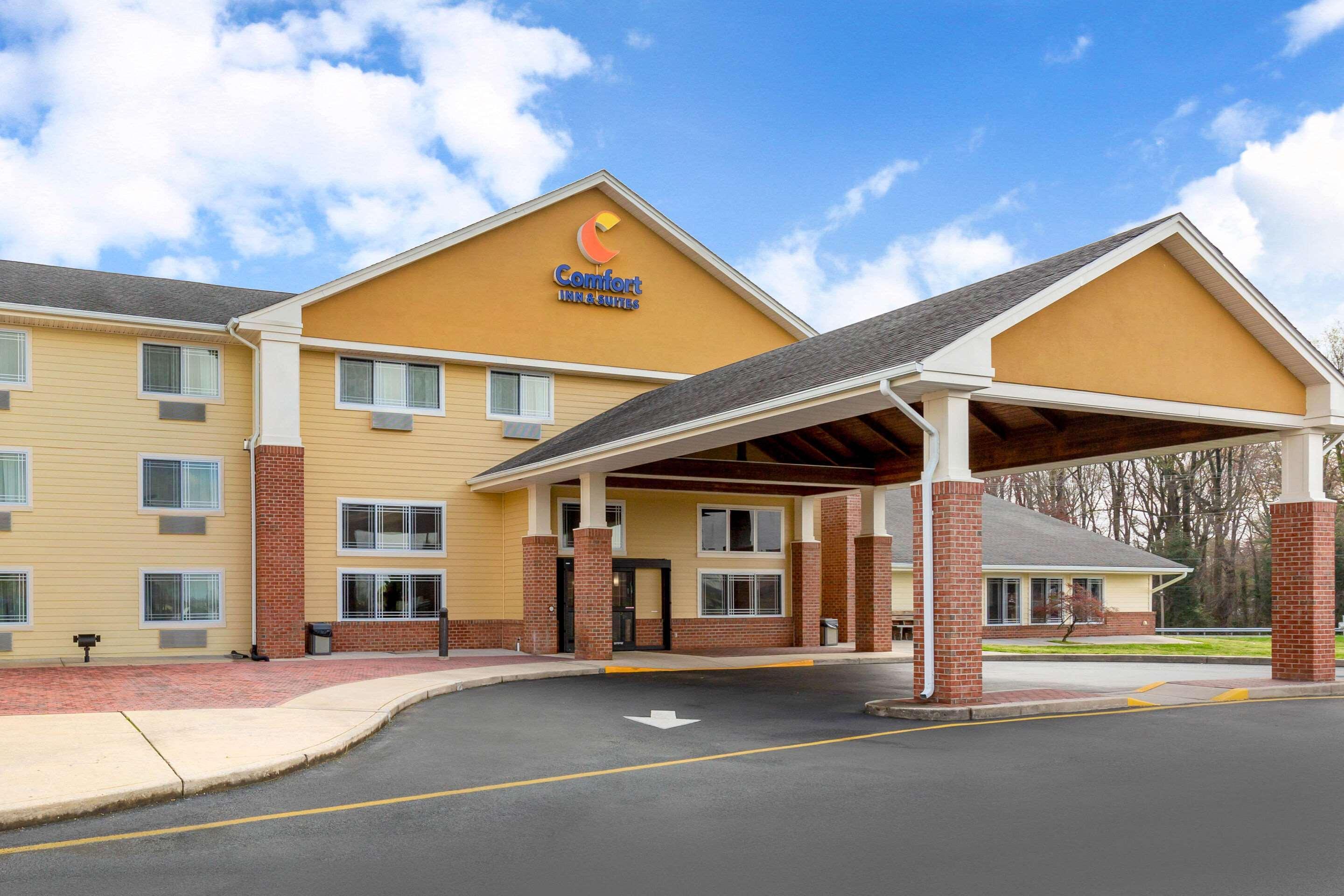 Comfort Inn & Suites Milford Exterior photo