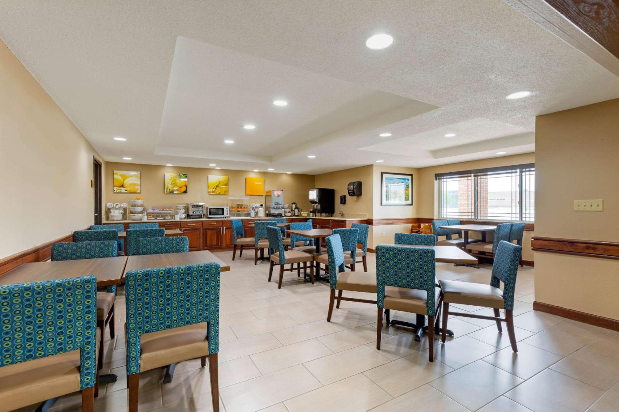 Comfort Inn & Suites Milford Exterior photo